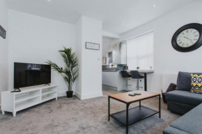 1 Bed Stylish City Flat 2nd Floor close to City Centre with free parking, king size bed & Wi-Fi